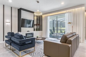 TV - 5 Bedrooms/4 Bathrooms Windsor Island (1860SD) (Davenport)