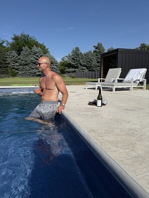 Lämmitetty uima-allas