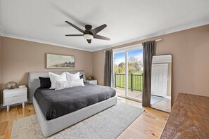 4 bedrooms, desk, iron/ironing board, travel crib