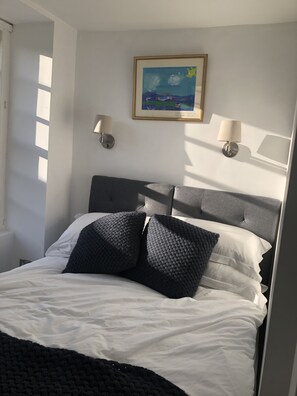2 bedrooms, iron/ironing board, travel cot, free WiFi