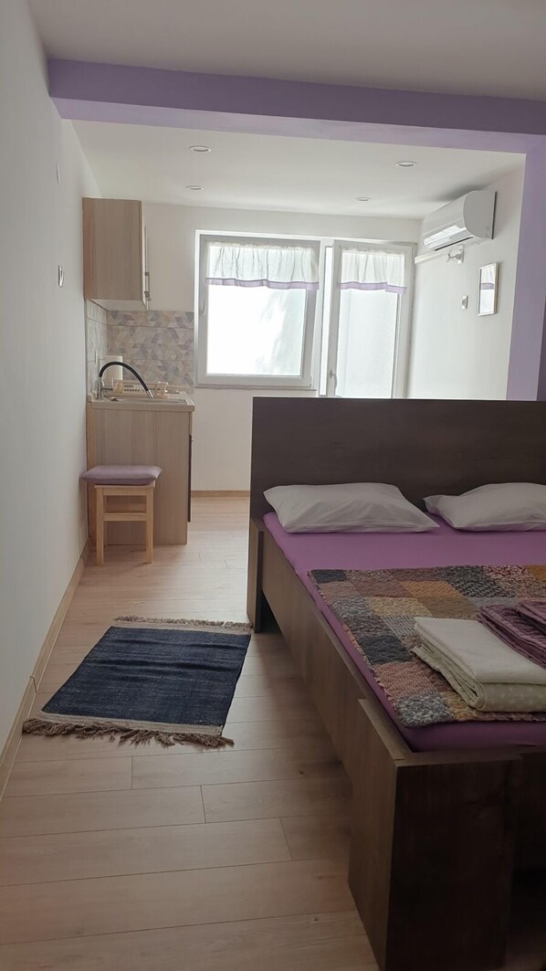 Free WiFi, bed sheets, wheelchair access