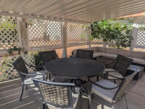 Outdoor dining - Close to Trails, Antelope Canyon, Horseshoe Bend  (Page)
