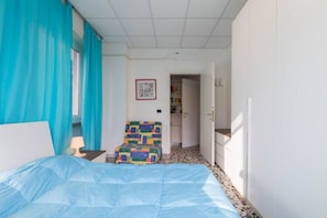 2 makuuhuonetta, vauvan matkasänky, vuodevaatteet