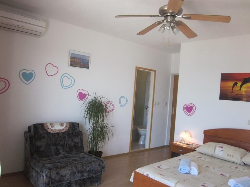 1 slaapkamer, een strijkplank/strijkijzer, gratis wifi, beddengoed