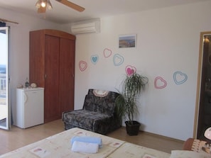 1 bedroom, iron/ironing board, free WiFi, bed sheets - Room in Hvar town with Seaview, Terrace, Air condition, WIFI (3666-3) (Hvar)