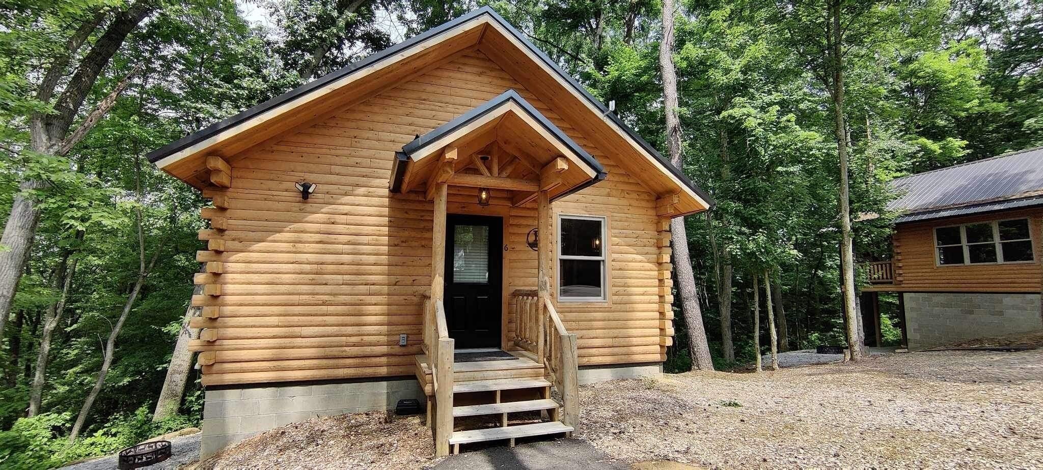 Riesling Cabin ~ Prime Hocking Hills > Firepit, Hot Tub, Wifi, fishing!