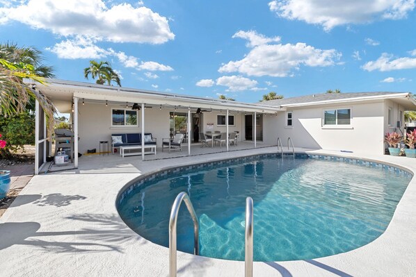 Outdoor pool, a heated pool