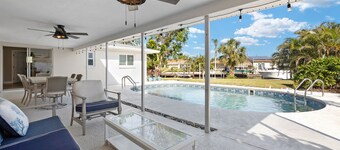 Villa Temple Del Sol.. 803 Montclaire Ct Your water front get away