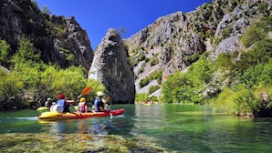A group kayaking on a clear river surrounded by rocky cliffs and greenery. - Room in Zaton (Zadar) with WIFI, Washing machine (4141-9) (Nin)