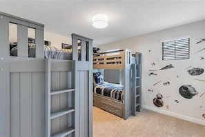 5 bedrooms, iron/ironing board, WiFi, bed sheets