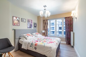 2 Schlafzimmer, Schreibtisch, schallisolierte Zimmer