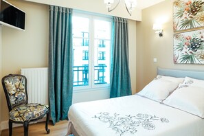 2 habitaciones, escritorio, tabla de planchar con plancha y wifi gratis
