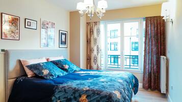 2 slaapkamers, een bureau, een strijkplank/strijkijzer, gratis wifi