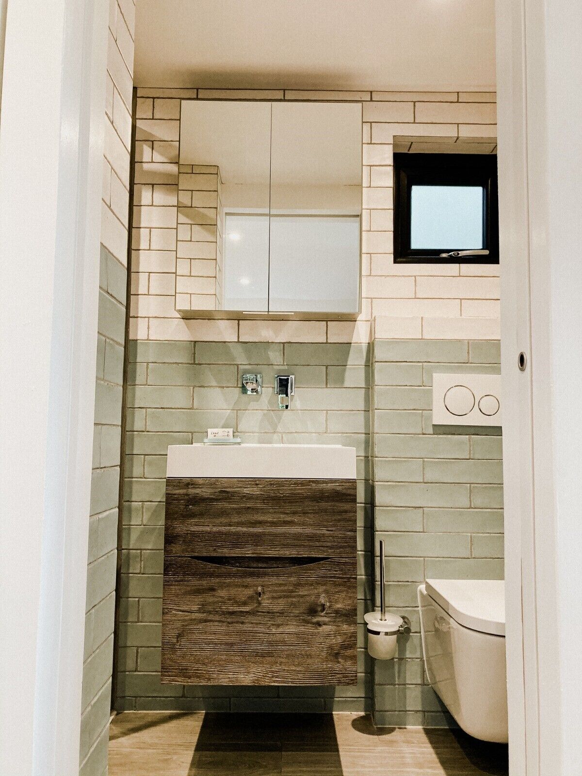 シャワー、ヘアドライヤー、タオル、石鹸