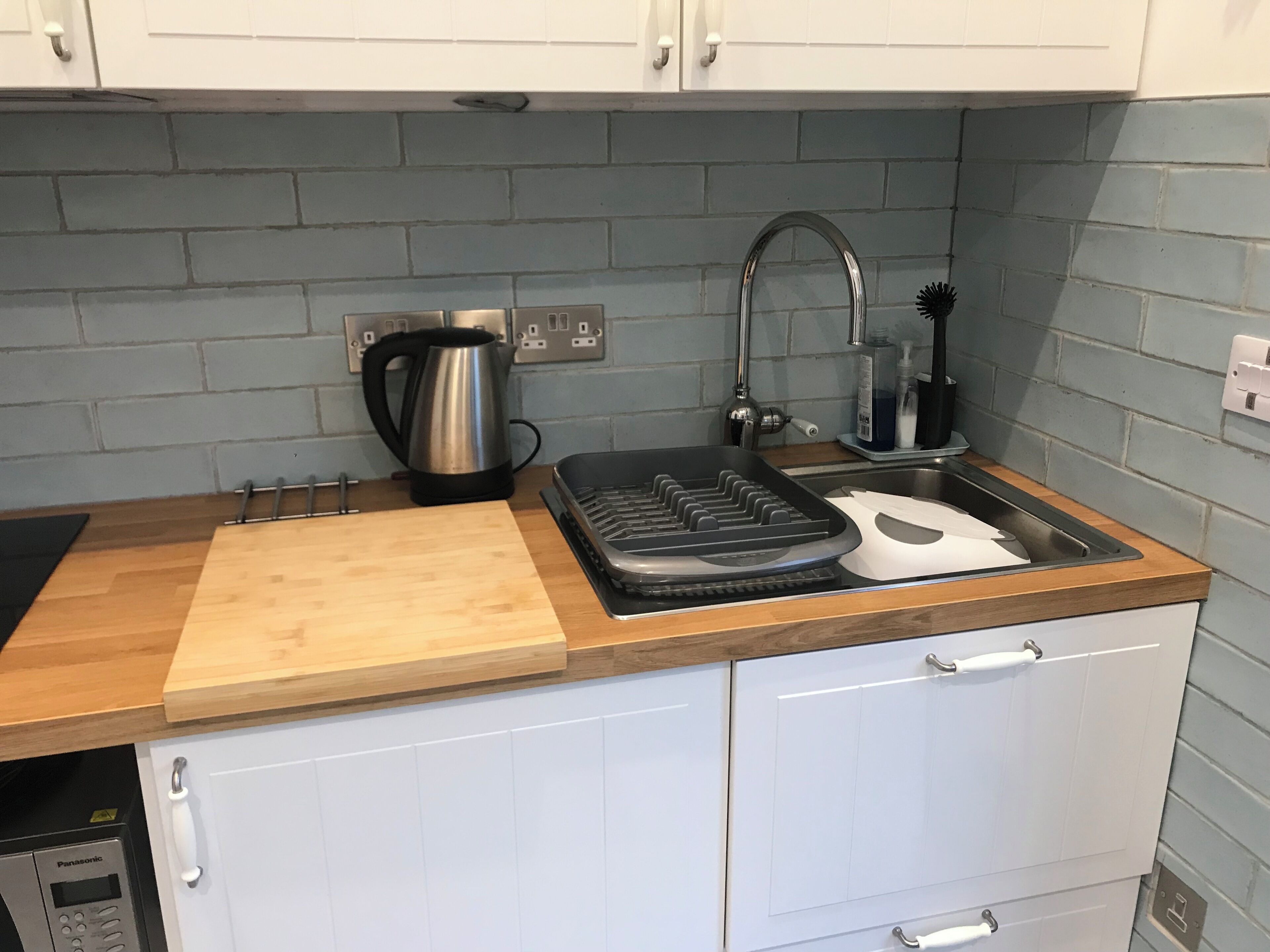 冷蔵庫、電子レンジ、コンロ、電気ポット