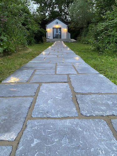 Peaceful self-contained brand-new cabin on the beautiful West Coast of Guernsey