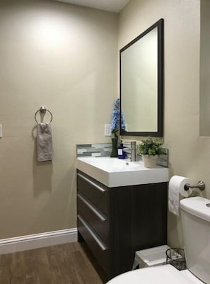 Shower, hair dryer, towels, soap - Brand New Guest Suite + Luxurious Bath, Near SJC (San Jose)