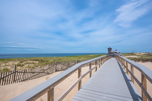On the beach - Steps to the beach Steps from it all (provincetown)