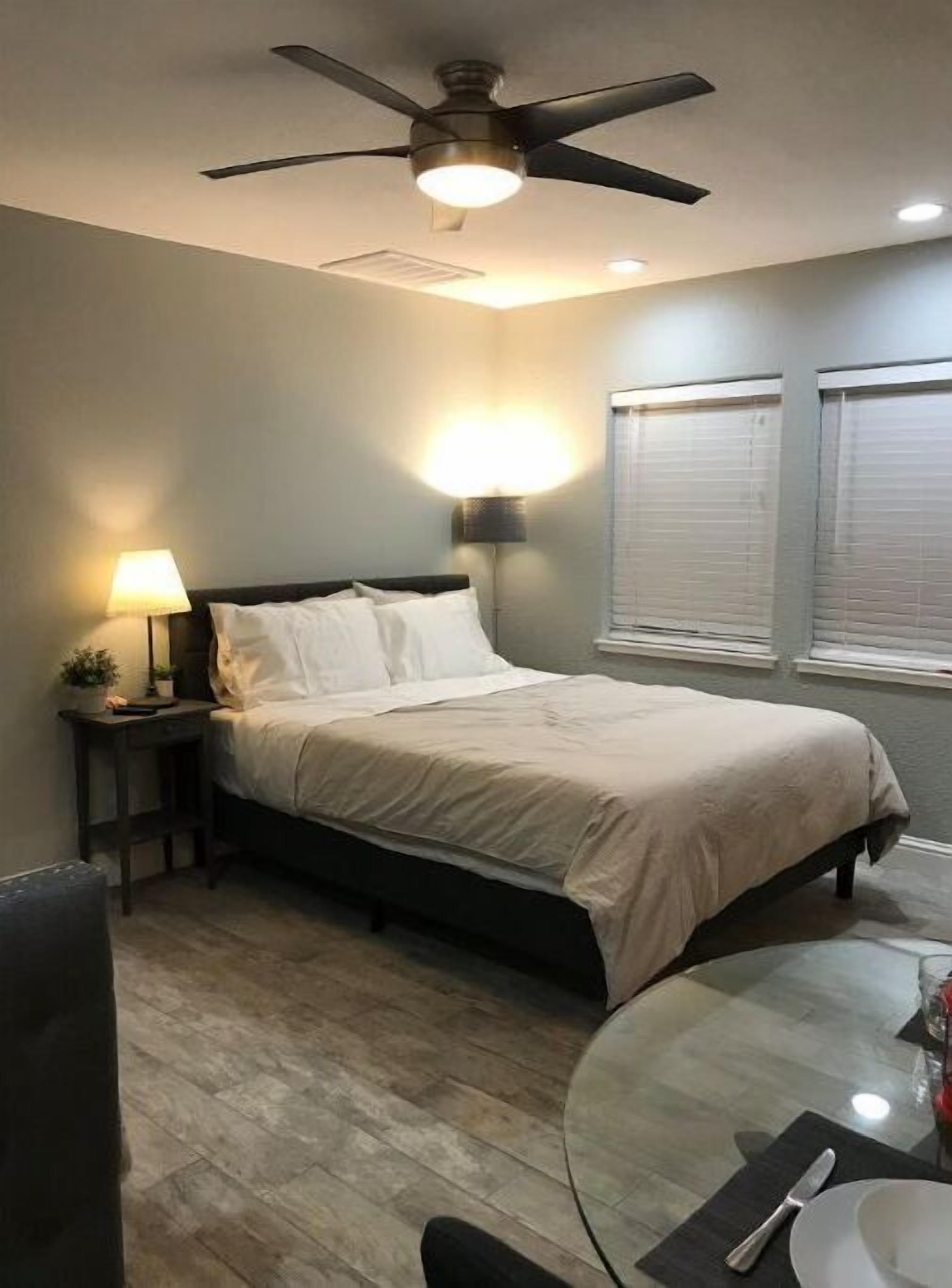 1 soverom, strykejern/-brett, reiseseng for barn og wi-fi (inkludert)