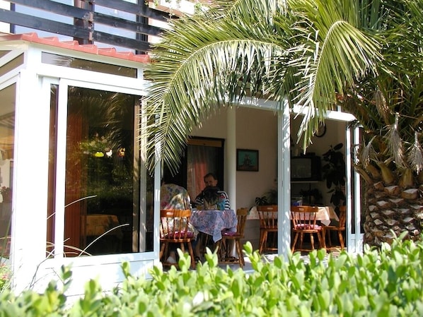 Outdoor dining - Room in Vodice with Terrace, Air condition, WIFI (4826-2) (Vodice)