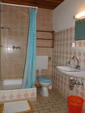 Shower, towels - Room in Vodice with Balcony, Air condition, WIFI (4826-3) (Vodice)