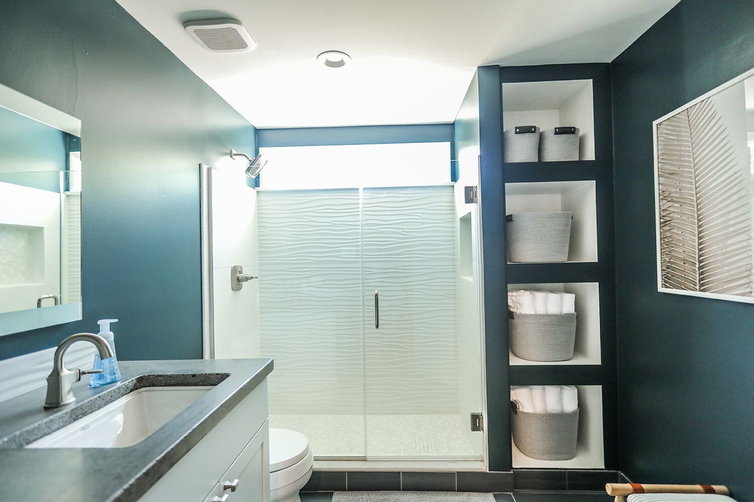 Blue Pines Getaway! Cozy home w/deck 15 min to AVL