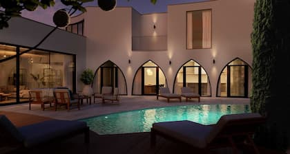 Luxury Villa Lush with Heated Pool