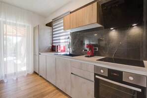 Fridge, microwave, oven, dishwasher