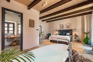4 bedrooms, iron/ironing board, free WiFi, bed sheets