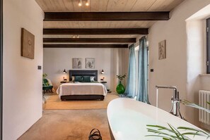 4 bedrooms, iron/ironing board, free WiFi, bed sheets - Villa Ferna with Pool (Golaš)