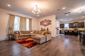 Living area - Downtown Views from the rooftop (Houston)