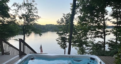Private Lakefront Escape, Launch boat from dock, swim island, hot tub, game room