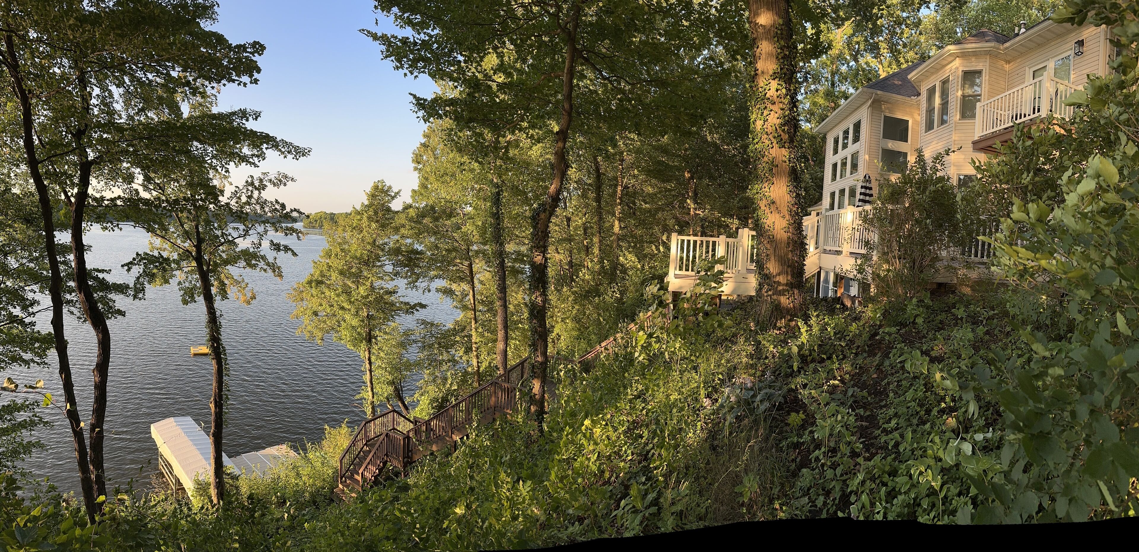 Cozy winter nights - firepit, large hot tub, lakefront, near ski and tubing hill