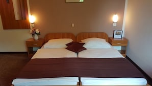 A double bed with a wooden frame, two bedside tables with lamps, a mirror, and a framed picture on the wall. - Room in Rakovica with WIFI (4958-2) (Rakovica)