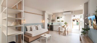 Studio appartment with patio by the coast 