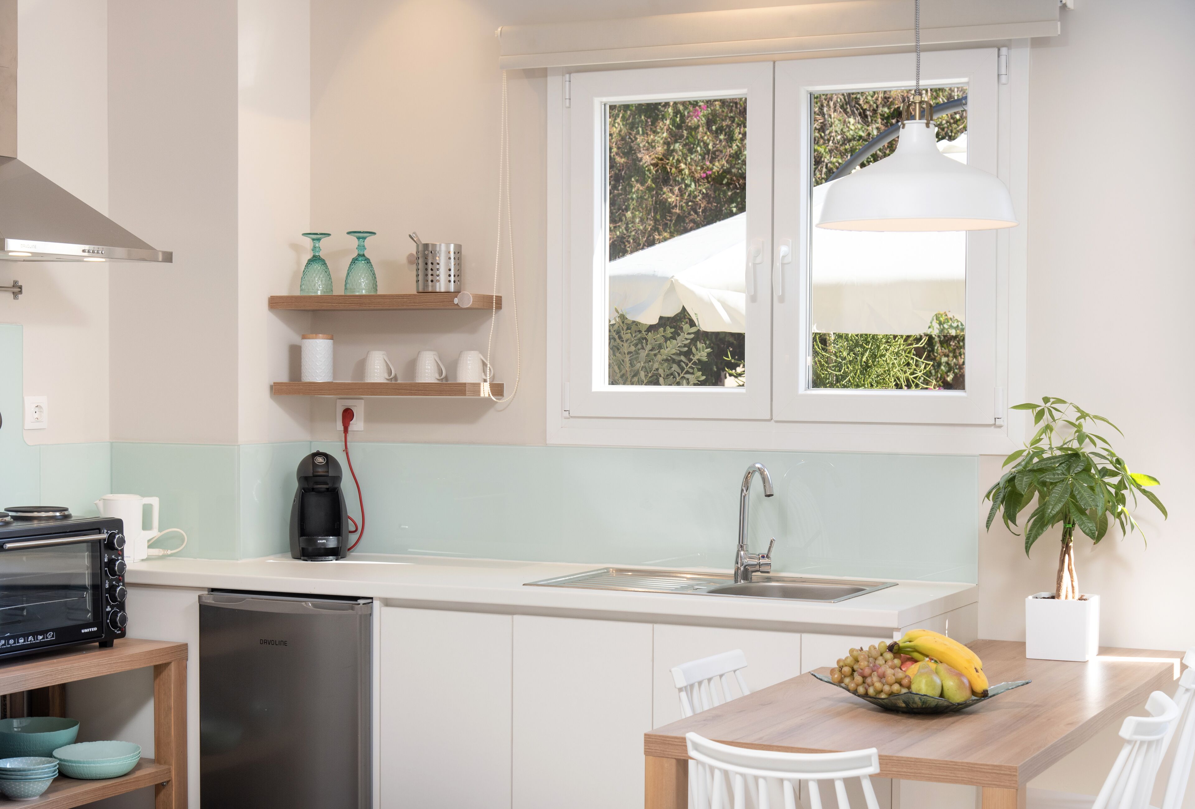 Studio appartment with patio by the coast 