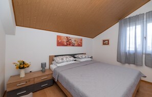 2 室のベッドルーム、WiFi (無料)、ベッドシーツ