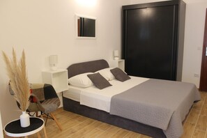 In-room safe, free WiFi, bed sheets