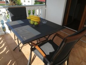 Outdoor dining - Studio apartment in Štinjan with Balcony, Air condition, WIFI (5018-2) (Štinjan)