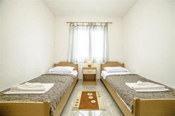 2 chambres, fer et planche à repasser, Wi-Fi gratuit, draps fournis