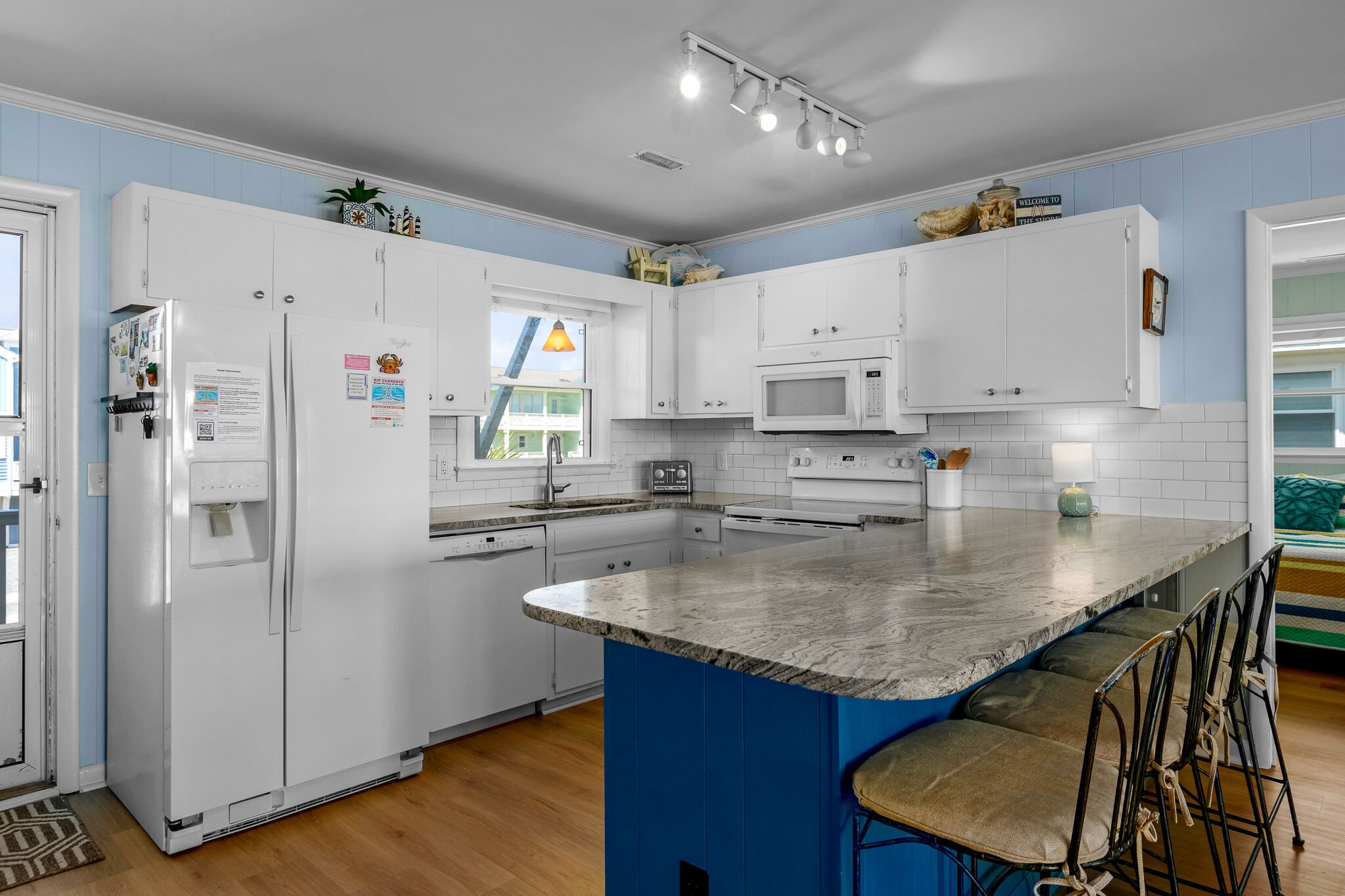 "Alee Side" oceanfront 5 bedrooms, 4 bathrooms