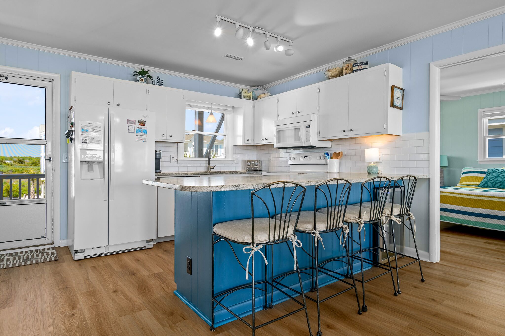 "Alee Side" oceanfront 5 bedrooms, 4 bathrooms