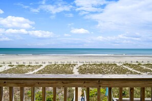 On the beach - "Alee Side" oceanfront 5 bedrooms, 4 bathrooms (Holden Beach)