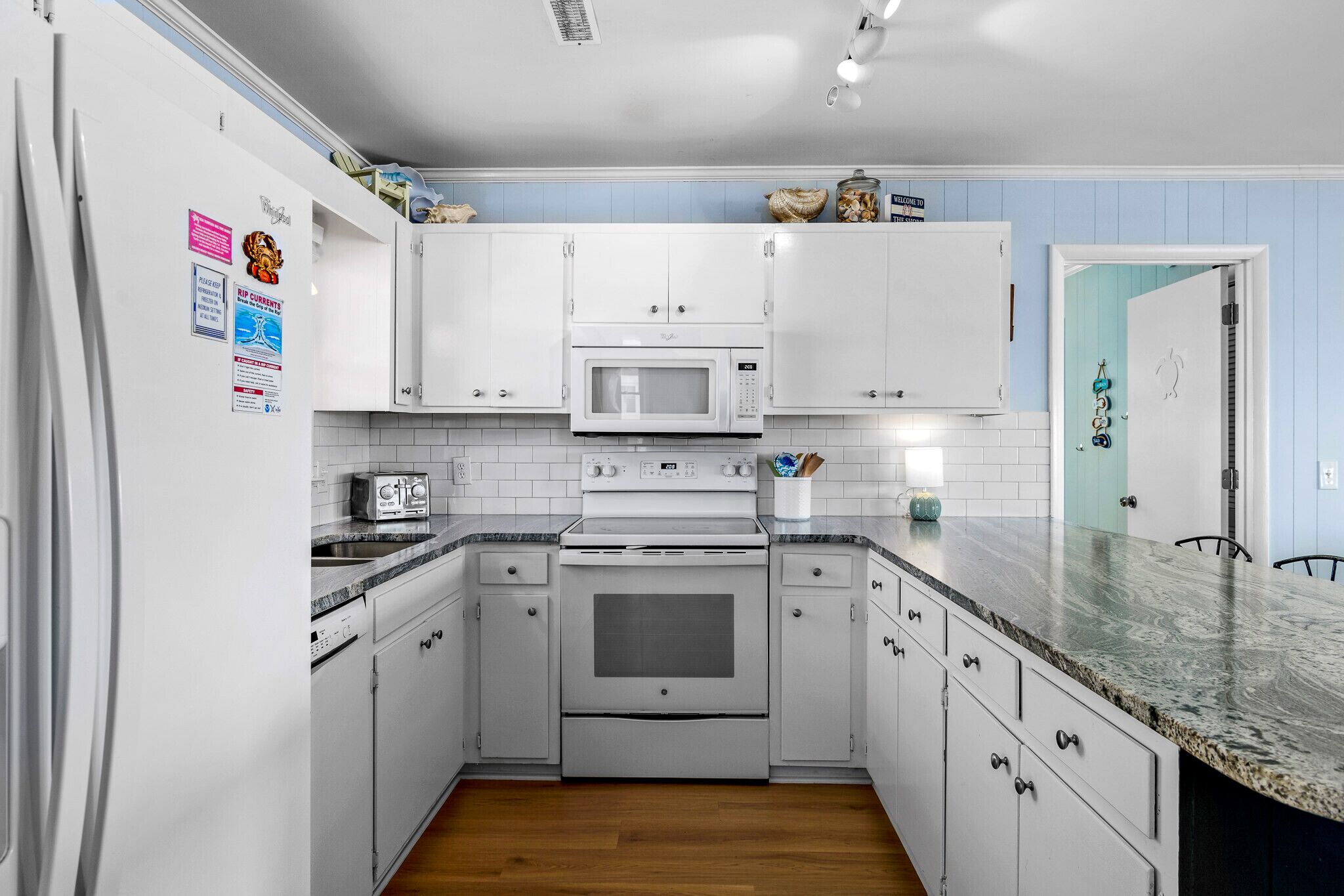 "Alee Side" oceanfront 5 bedrooms, 4 bathrooms