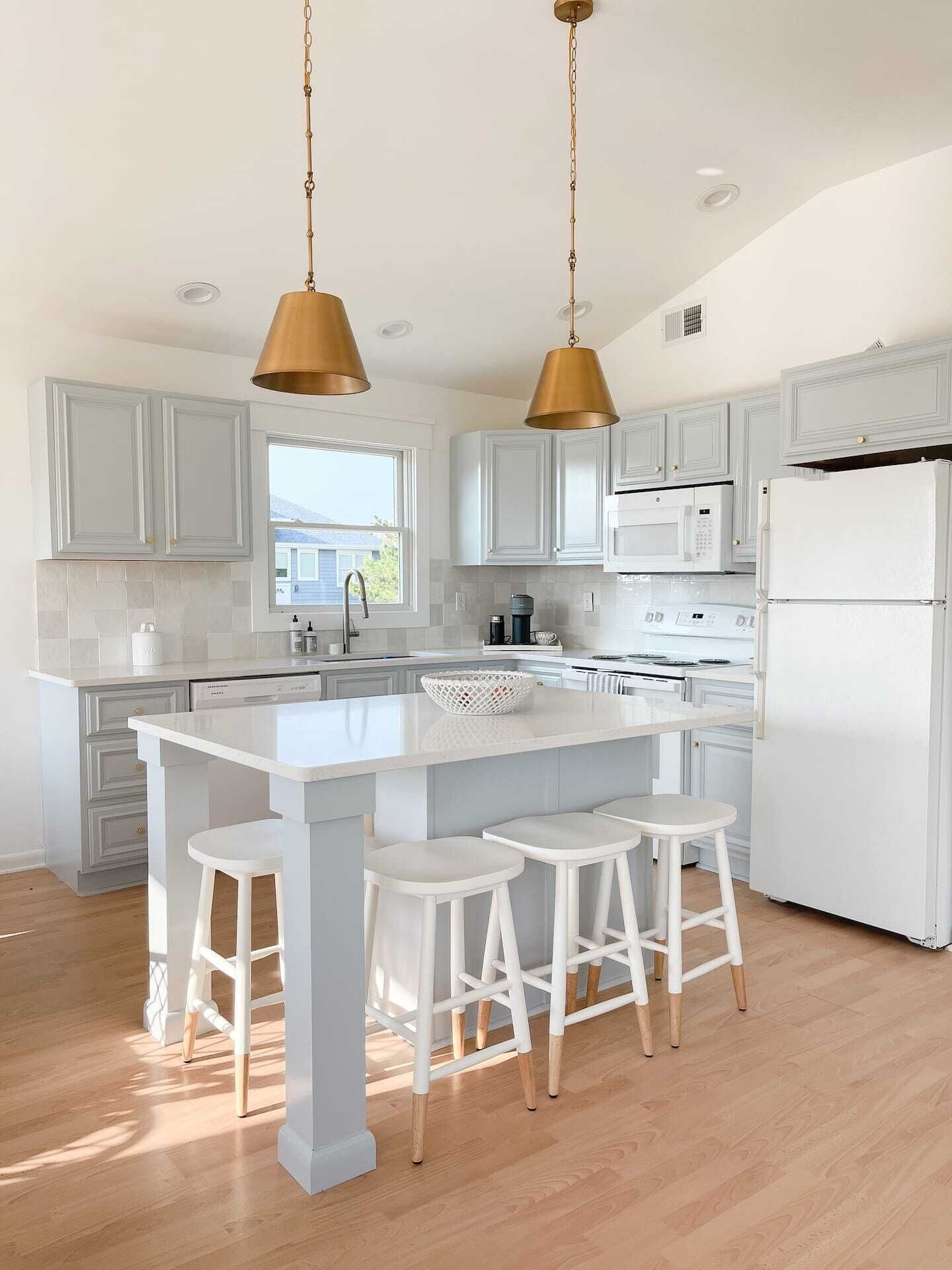 Coastal Cottage - Newly Renovated - 4 Bdrm