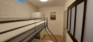 2 makuuhuonetta, silitysrauta/-lauta, vauvan matkasänky, ilmainen Wi-Fi