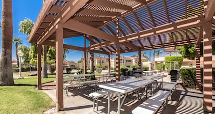 Lakeshore LUX - walk to the lake!