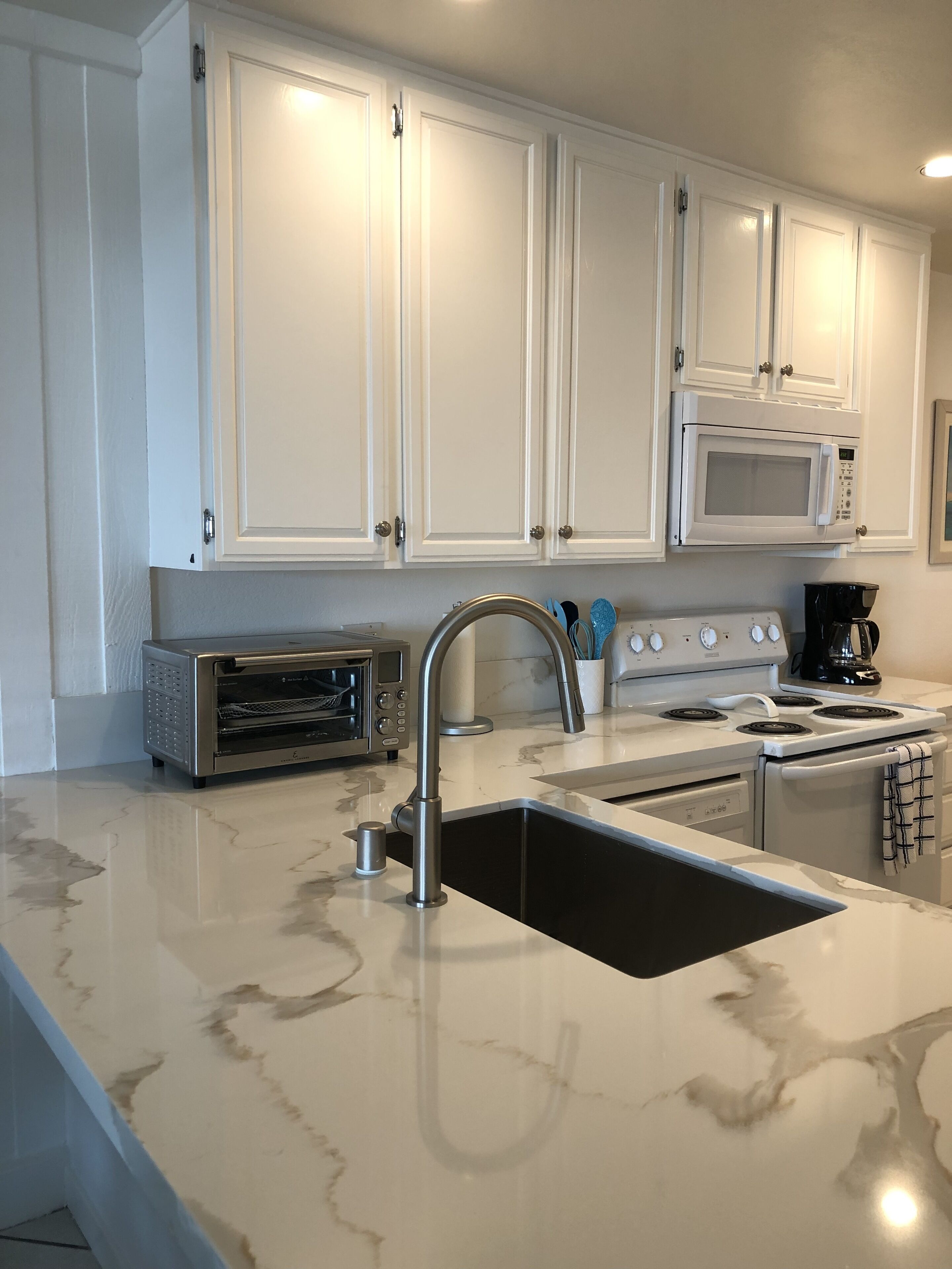 Oceanfront Condo - Just 10 Steps To the Sand - in North Coast Village Resort