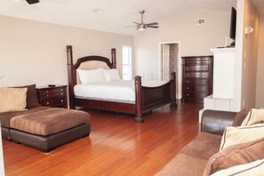 2 bedrooms, free WiFi, bed sheets - Very Short Walk to Beach! 2 Bed Town House w/Gulf Views, Close to Pool (Panama City Beach)