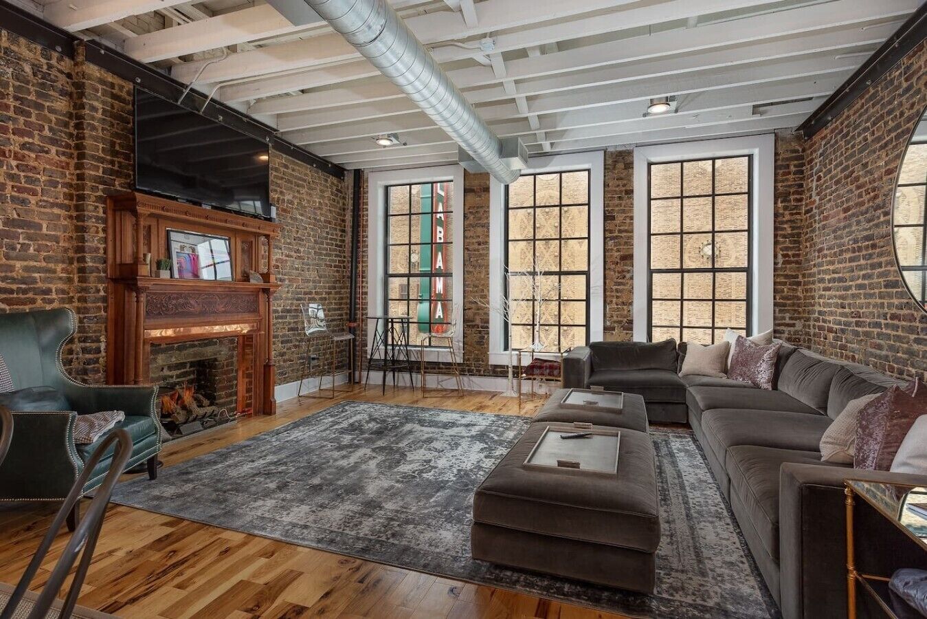 Smart TV, fireplace